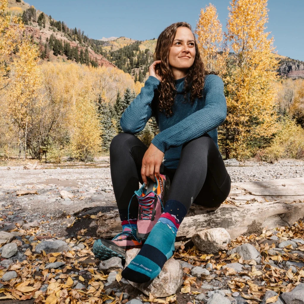 Darn Tough 5025 Women's Mirror Lake Micro Crew Midweight Hiking Socks - Hill and Dale Outdoors
